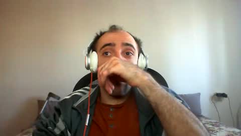 Snapshot of bentish chatting on December 16, 11:44 am bentish online show from December 16, 11:44 am