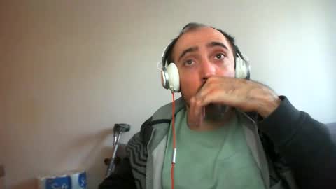 Snapshot of bentish chatting on December 10, 11:22 am bentish online show from December 10, 11:22 am