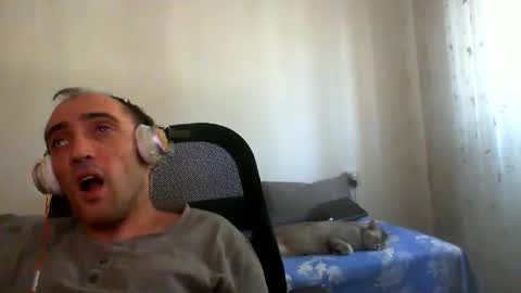 Snapshot of bentish chatting on October 13, 10:21 am bentish online show from October 13, 10:21 am