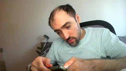 Snapshot of bentish chatting on December 4, 10:02 am bentish online show from December 4, 10:02 am