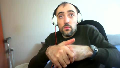 Snapshot of bentish chatting on February 13, 6:09 am bentish online show from February 13, 6:09 am