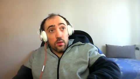 Snapshot of bentish chatting on February 18, 6:59 am bentish online show from February 18, 6:59 am