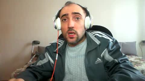 Snapshot of bentish chatting on December 20, 8:17 am bentish online show from December 20, 8:17 am