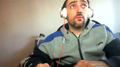 Snapshot of bentish chatting on December 3, 12:38 pm bentish online show from December 3, 12:38 pm