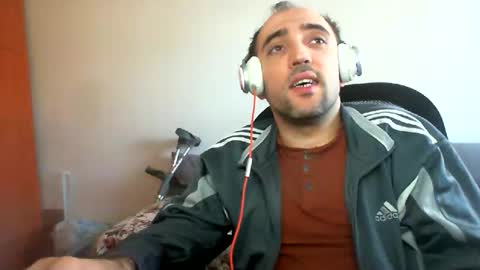 Snapshot of bentish chatting on December 15, 10:07 am bentish online show from December 15, 10:07 am