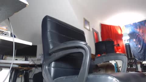 Snapshot of bentkokus chatting on February 18, 1:43 am Bent online show from February 18, 1:43 am