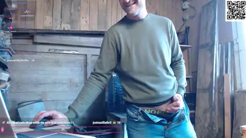 My name is David and if you like public exhibitions you wont be disappointed with me LoL - My favorite vibes is 44  online show from February 14, 10:28 am