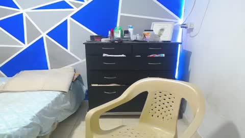 Snapshot of big_black11 chatting on March 3, 6:18 pm big_black11 online show from March 3, 6:18 pm