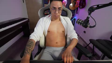 Snapshot of bigxboy96 chatting on February 11, 4:44 am bigxboy96 online show from February 11, 4:44 am