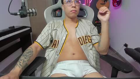 Snapshot of bigxboy96 chatting on January 5, 3:32 am bigxboy96 online show from January 5, 3:32 am