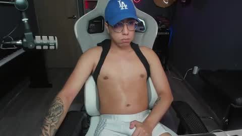 Snapshot of bigxboy96 chatting on February 9, 2:07 pm bigxboy96 online show from February 9, 2:07 pm