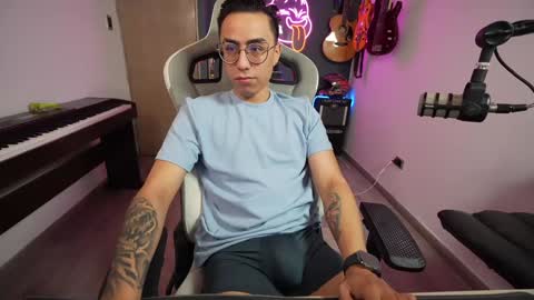 Snapshot of bigxboy96 chatting on February 5, 3:02 am bigxboy96 online show from February 5, 3:02 am