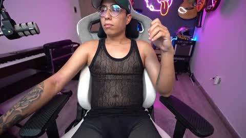Snapshot of bigxboy96 chatting on December 5, 7:05 am bigxboy96 online show from December 5, 7:05 am