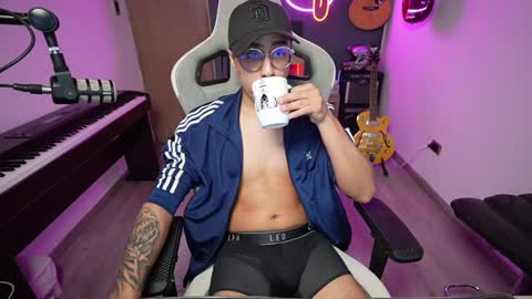 Snapshot of bigxboy96 chatting on January 23, 3:58 am bigxboy96 online show from January 23, 3:58 am