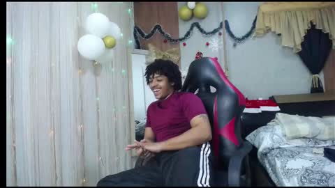 black_king_241 online show from December 19, 3:36 am