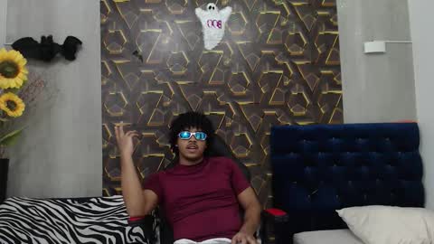 black_king_241 online show from November 12, 3:56 am