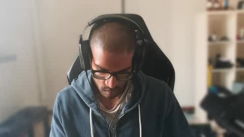 Master online show from April 12, 9:44 am