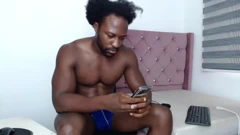 Snapshot of blacknikes chatting on October 14, 1:40 pm Twtter 1MikeBeckford Onlyfns beckfordmike online show from October 14, 1:40 pm