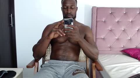 Snapshot of blacknikes chatting on January 11, 9:57 pm Twtter 1MikeBeckford Onlyfns beckfordmike online show from January 11, 9:57 pm