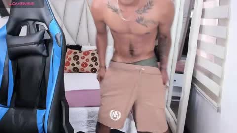 Snapshot of blacksex_boy chatting on February 18, 5:11 pm Marlon online show from February 18, 5:11 pm