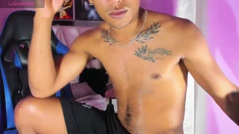 Snapshot of blacksex_boy chatting on March 5, 7:05 am Marlon online show from March 5, 7:05 am