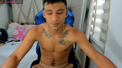 Snapshot of blacksex_boy chatting on December 4, 3:21 pm Marlon online show from December 4, 3:21 pm