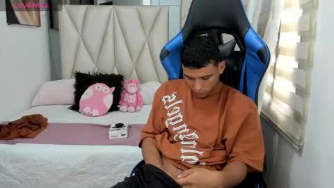 Snapshot of blacksex_boy chatting on December 23, 6:16 pm Marlon online show from December 23, 6:16 pm