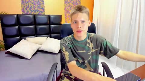 Snapshot of blondie_lover69 chatting on February 23, 8:09 pm Maleeth online show from February 23, 8:09 pm