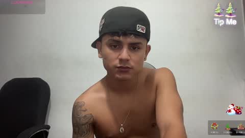 Snapshot of bob_pettersonn chatting on December 3, 4:35 am Bob INDEPENDENT MODEL online show from December 3, 4:35 am