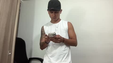 Snapshot of bob_pettersonn chatting on February 24, 9:52 pm Bob INDEPENDENT MODEL online show from February 24, 9:52 pm