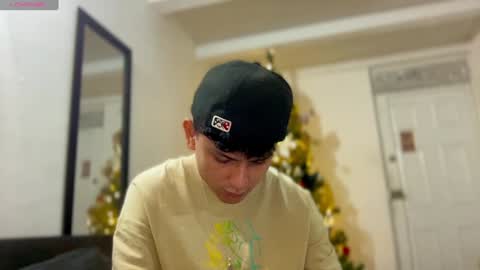 Snapshot of bob_pettersonn chatting on December 19, 1:07 am Bob INDEPENDENT MODEL online show from December 19, 1:07 am