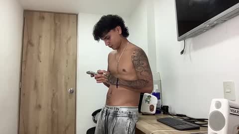 Snapshot of bob_pettersonn chatting on September 9, 2:44 am Bob INDEPENDENT MODEL online show from September 9, 2:44 am