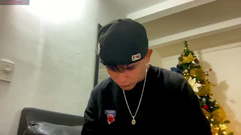 Snapshot of bob_pettersonn chatting on December 21, 1:36 am Bob INDEPENDENT MODEL online show from December 21, 1:36 am