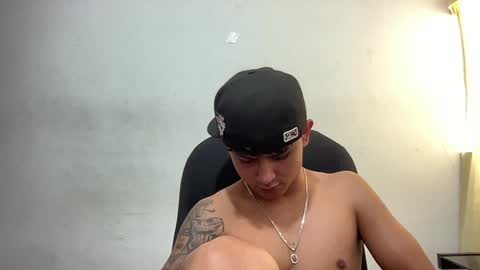 Snapshot of bob_pettersonn chatting on December 22, 4:27 pm Bob INDEPENDENT MODEL online show from December 22, 4:27 pm