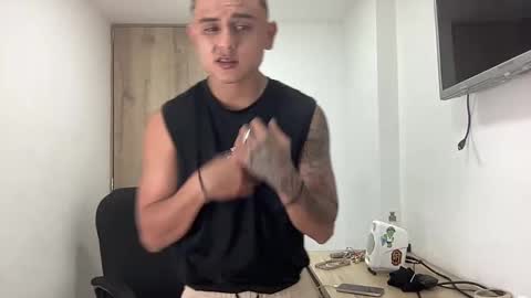 Snapshot of bob_pettersonn chatting on September 18, 3:30 am Bob INDEPENDENT MODEL online show from September 18, 3:30 am