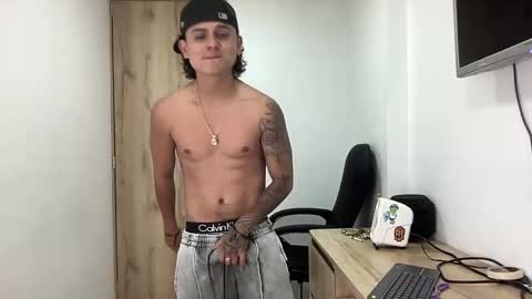 Snapshot of bob_pettersonn chatting on September 16, 2:12 am Bob INDEPENDENT MODEL online show from September 16, 2:12 am