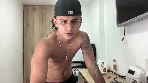Snapshot of bob_pettersonn chatting on September 23, 2:00 am Bob INDEPENDENT MODEL online show from September 23, 2:00 am