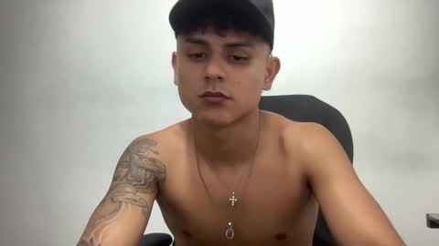 Snapshot of bob_pettersonn chatting on February 19, 3:39 am Bob INDEPENDENT MODEL online show from February 19, 3:39 am