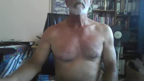 Snapshot of bobbgud chatting on October 23, 12:19 pm Bobbgud online show from October 23, 12:19 pm