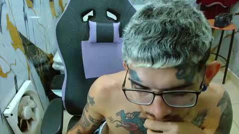 boy_tatto77 online show from March 14, 7:10 pm