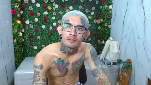 boy_tatto77 online show from December 19, 8:28 pm