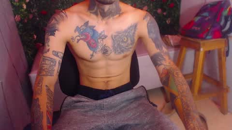 boy_tatto77 online show from June 2, 1:01 pm