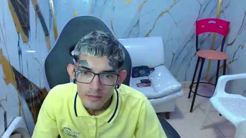 boy_tatto77 online show from March 16, 12:42 pm