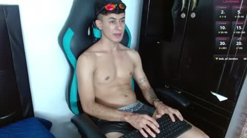 boyg_hots online show from June 25, 9:19 pm