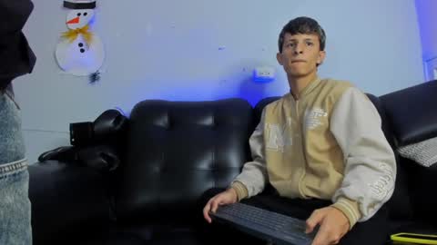 Snapshot of boysweet_boys chatting on December 29, 9:20 pm Paul and Max online show from December 29, 9:20 pm