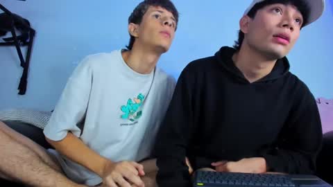 Snapshot of boysweet_boys chatting on February 10, 9:25 pm Paul and Max online show from February 10, 9:25 pm