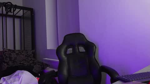 BRAD HOLLOWAY online show from November 13, 7:07 pm