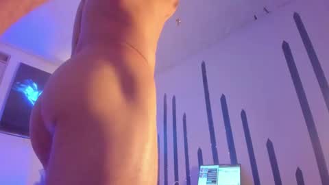 Snapshot of branfonhot chatting on October 18, 9:20 pm Instagram twitter BRAN LOPEZ online show from October 18, 9:20 pm