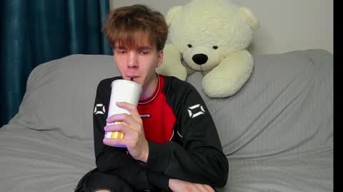 Snapshot of braxiboy chatting on December 22, 11:11 am Brax online show from December 22, 11:11 am