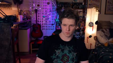 Snapshot of brestonsweet chatting on December 13, 6:16 pm brestonsweet online show from December 13, 6:16 pm